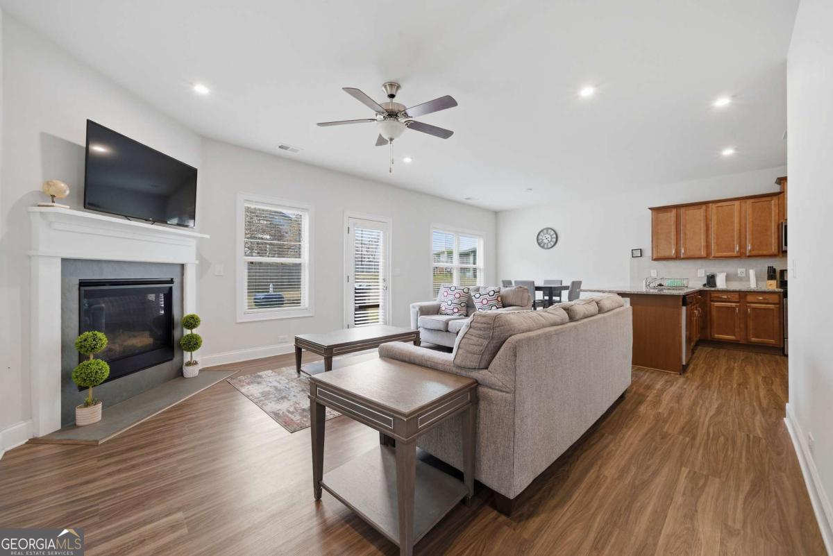 4095 Lake Manor Way Atlanta GA 30349