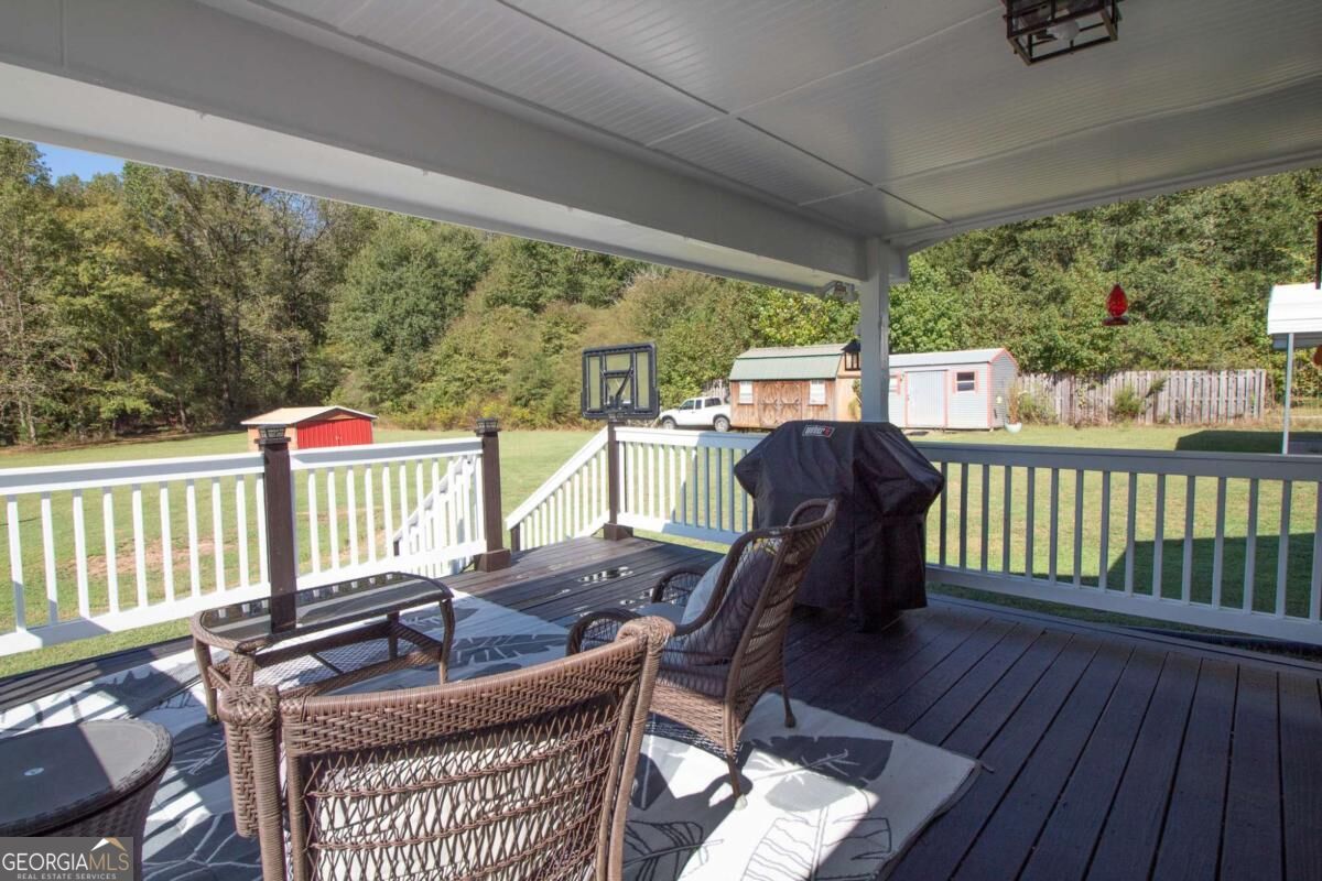 582 E County Line Road Danielsville GA 30633
