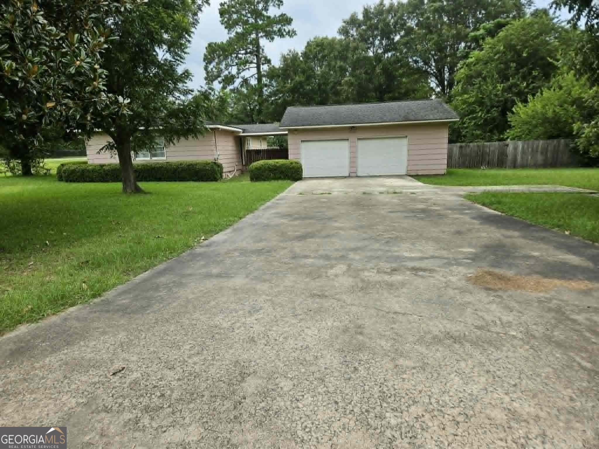 168 Lakeview Church Road Cochran GA 31014