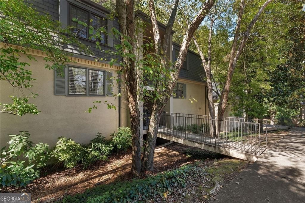 143 Amherst Place NW Atlanta GA 30327