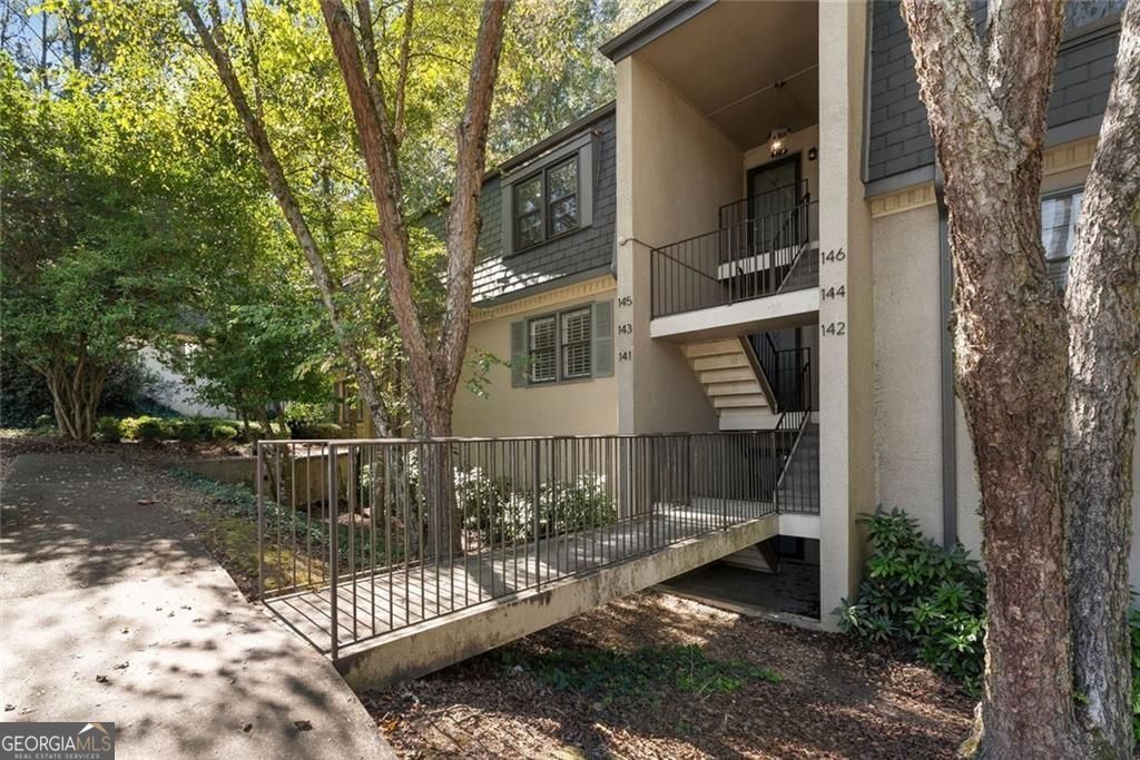 143 Amherst Place NW Atlanta GA 30327