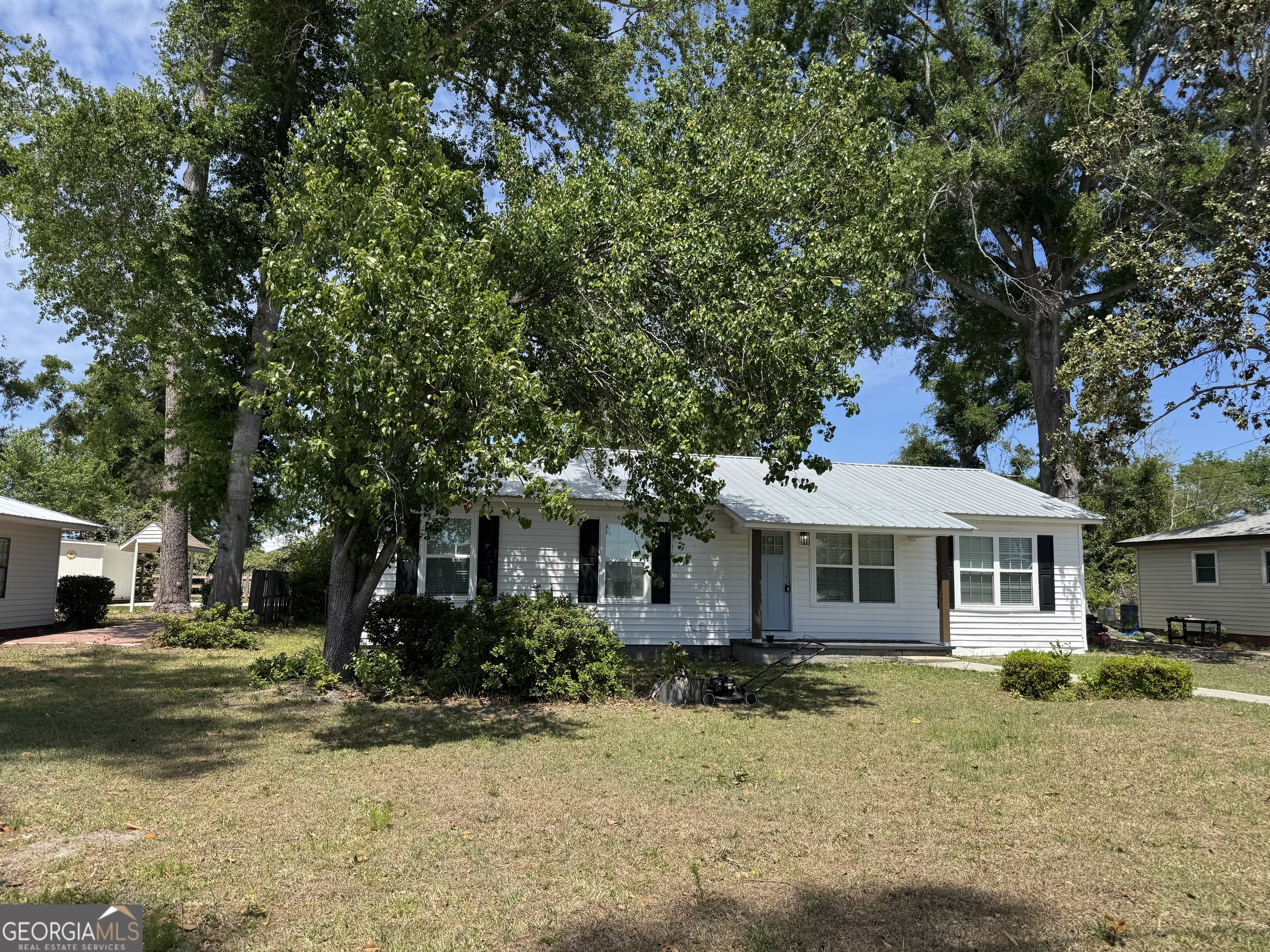 10 Grove Street Hazlehurst GA 31539