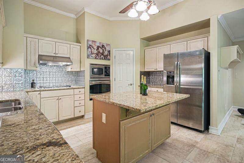 716 Whisper Wind Court Woodstock GA 30189