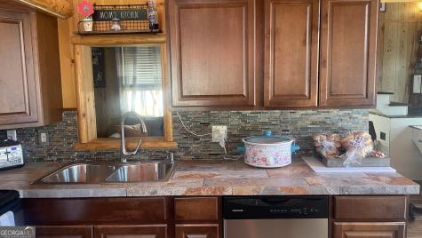 8 Cindy Parkway Cleveland GA 30528