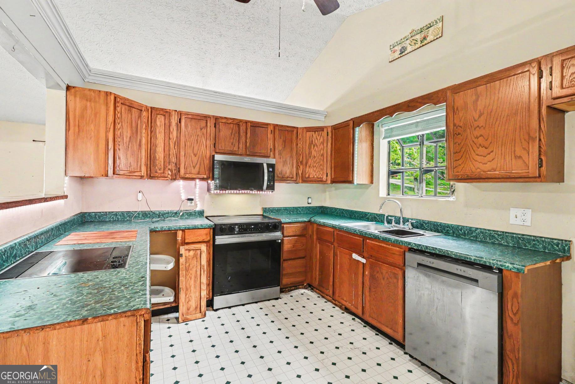 24 Amberidge Drive NW Cartersville GA 30121