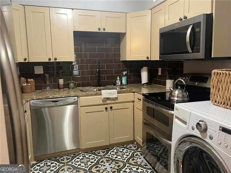 28 Glenald Way NW Atlanta GA 30327