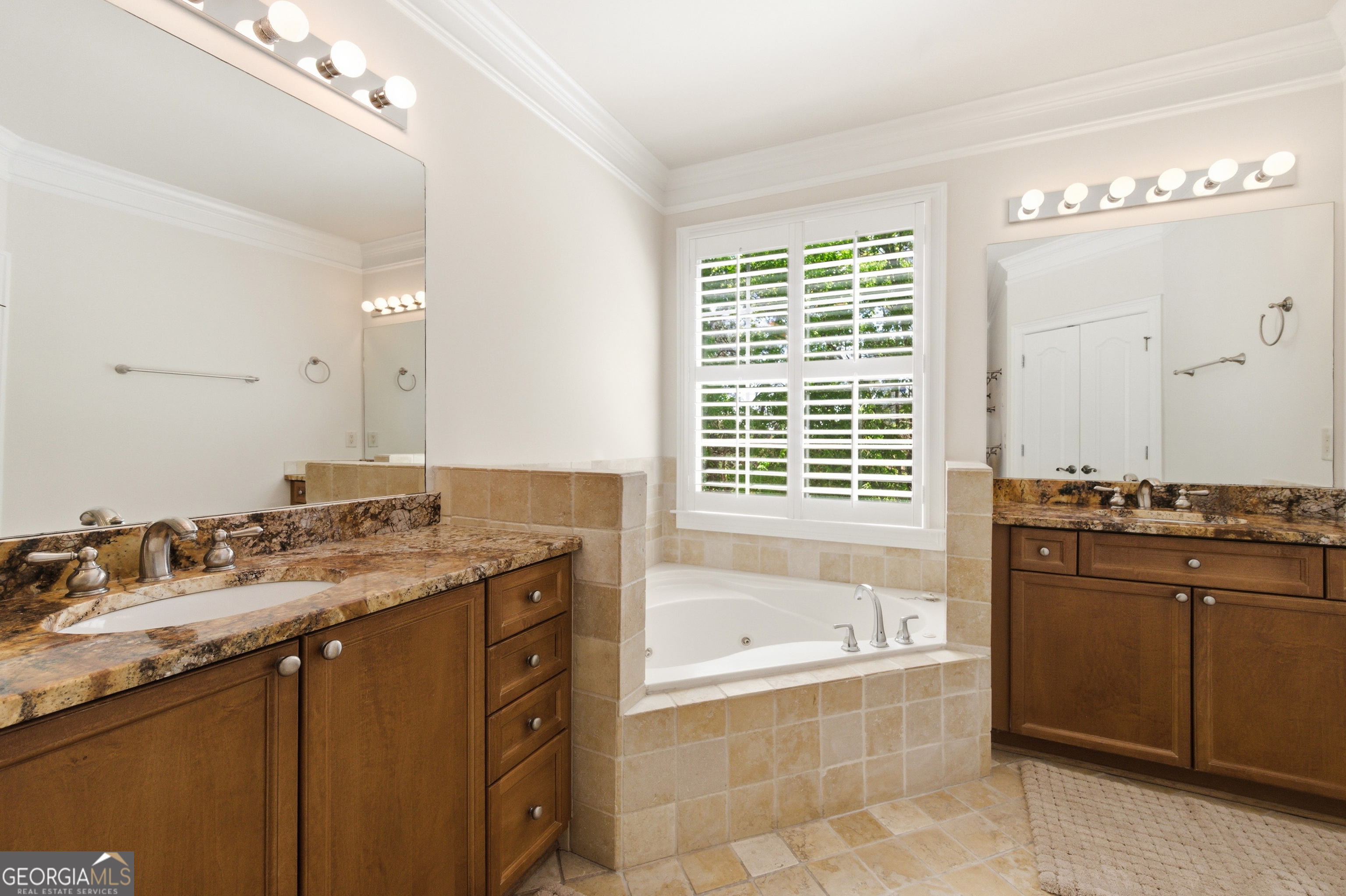 1063 NE Pearl Point Atlanta GA 30328