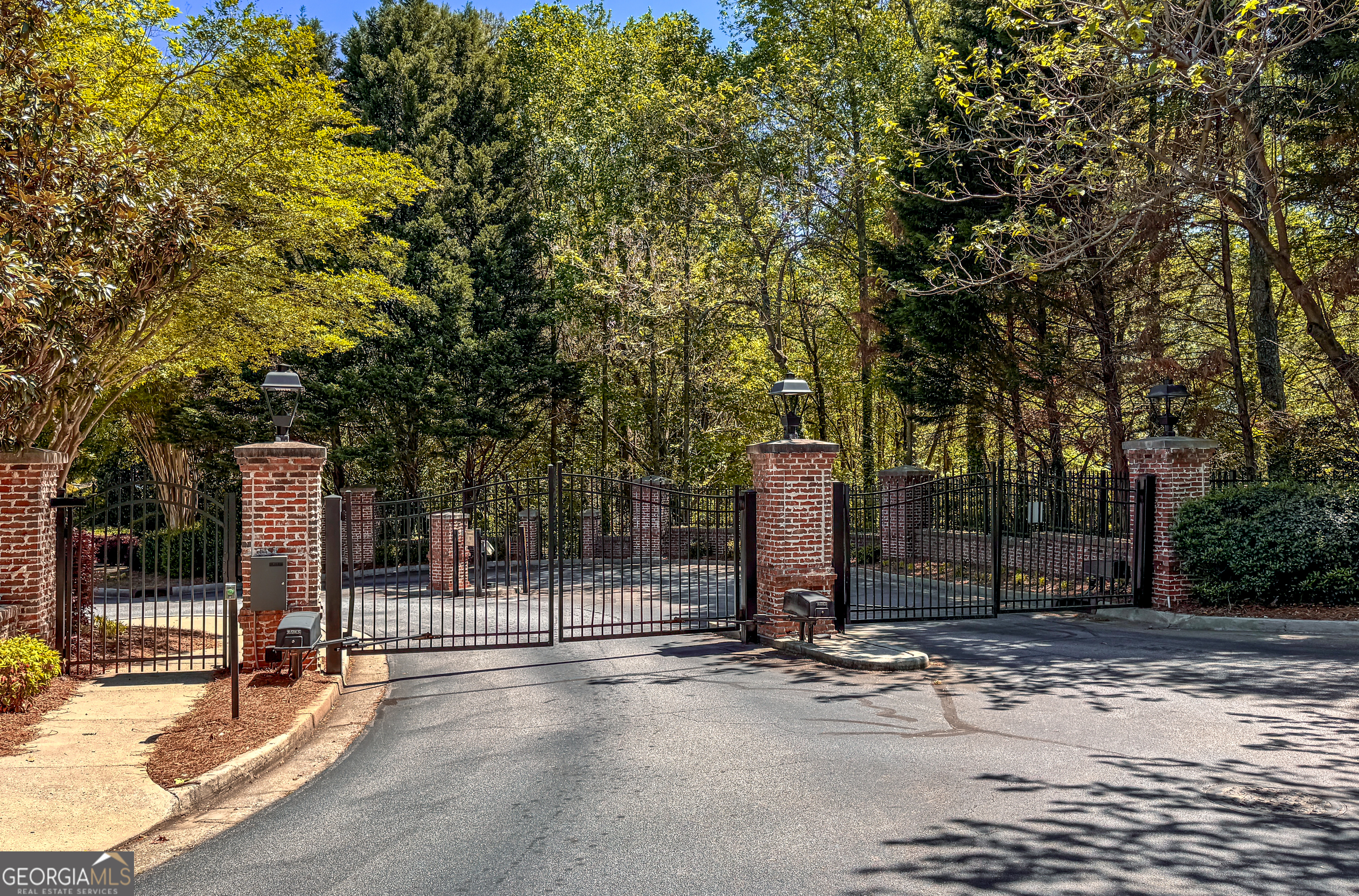 1063 NE Pearl Point Atlanta GA 30328