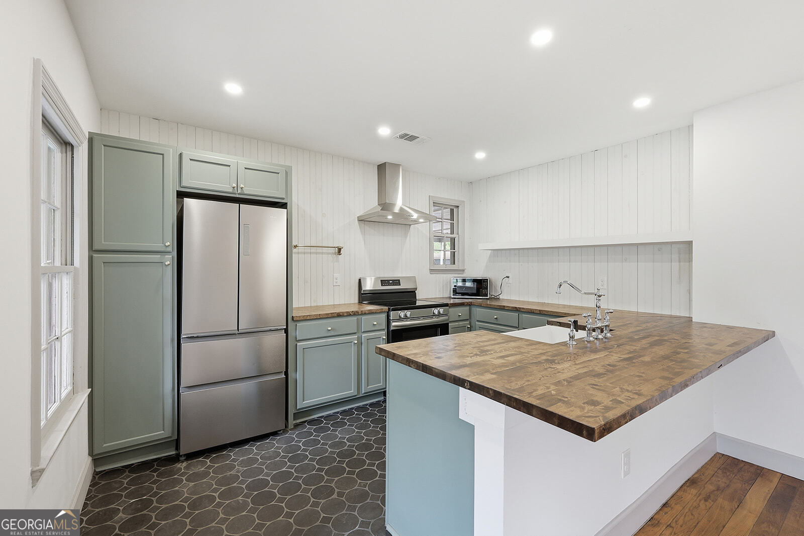 1302 E 53rd Street Savannah GA 31404