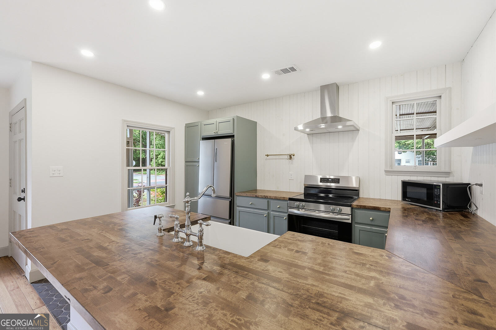 1302 E 53rd Street Savannah GA 31404