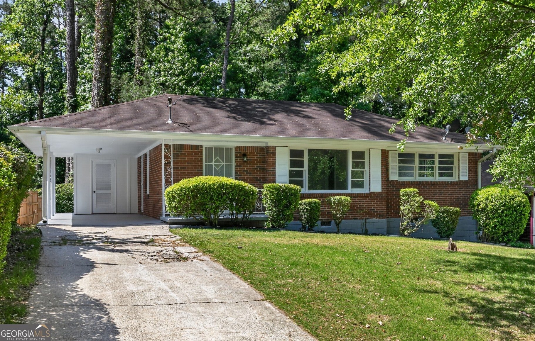 2712 Loghaven Drive NW Atlanta GA 30318