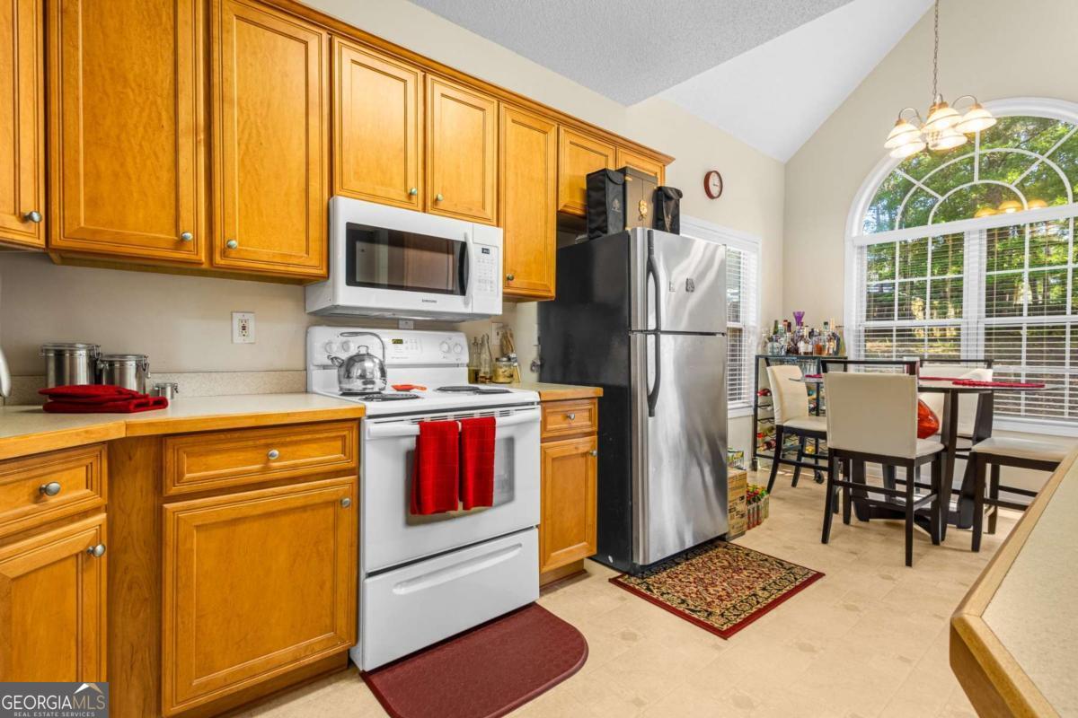 825 Lincoln Square Locust Grove GA 30248