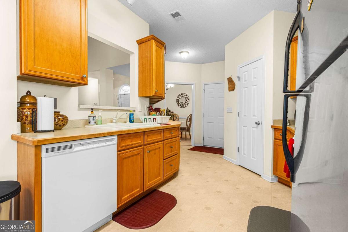 825 Lincoln Square Locust Grove GA 30248
