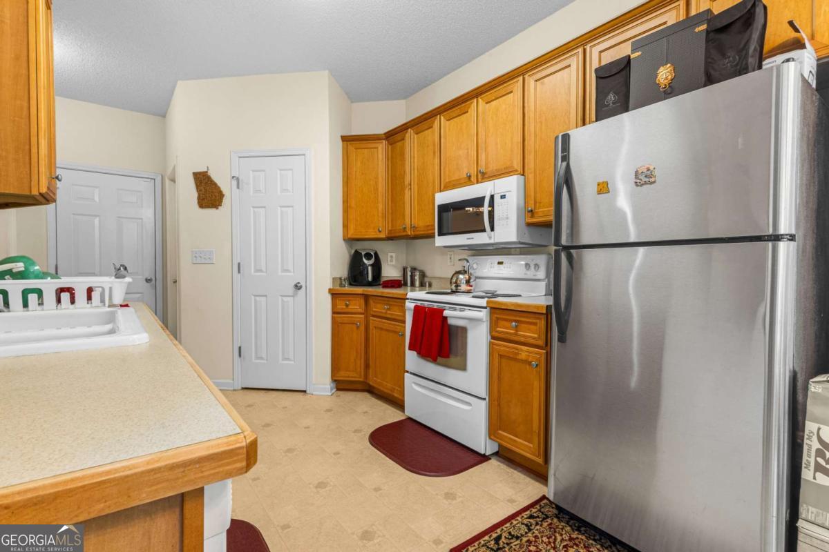 825 Lincoln Square Locust Grove GA 30248