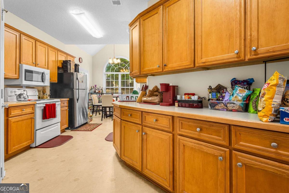 825 Lincoln Square Locust Grove GA 30248