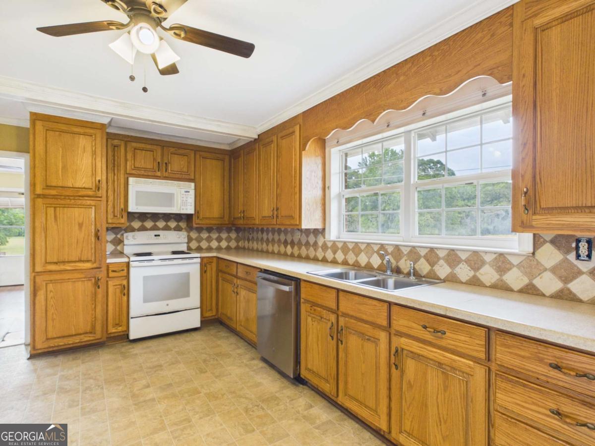1600 Mcnutt Creek Road Bogart GA 30622