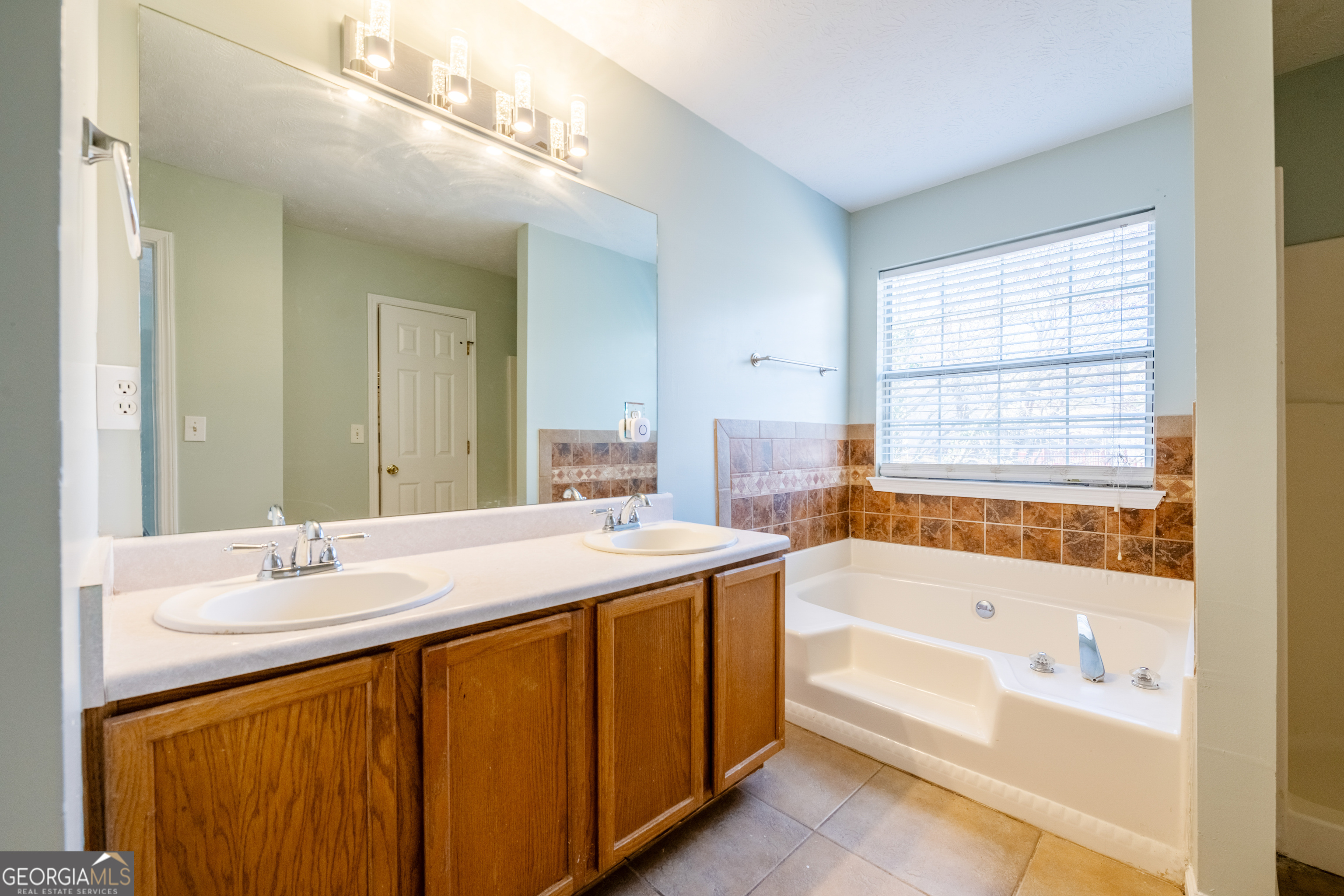 1382 Stoneleigh Way Stone Mountain GA 30088