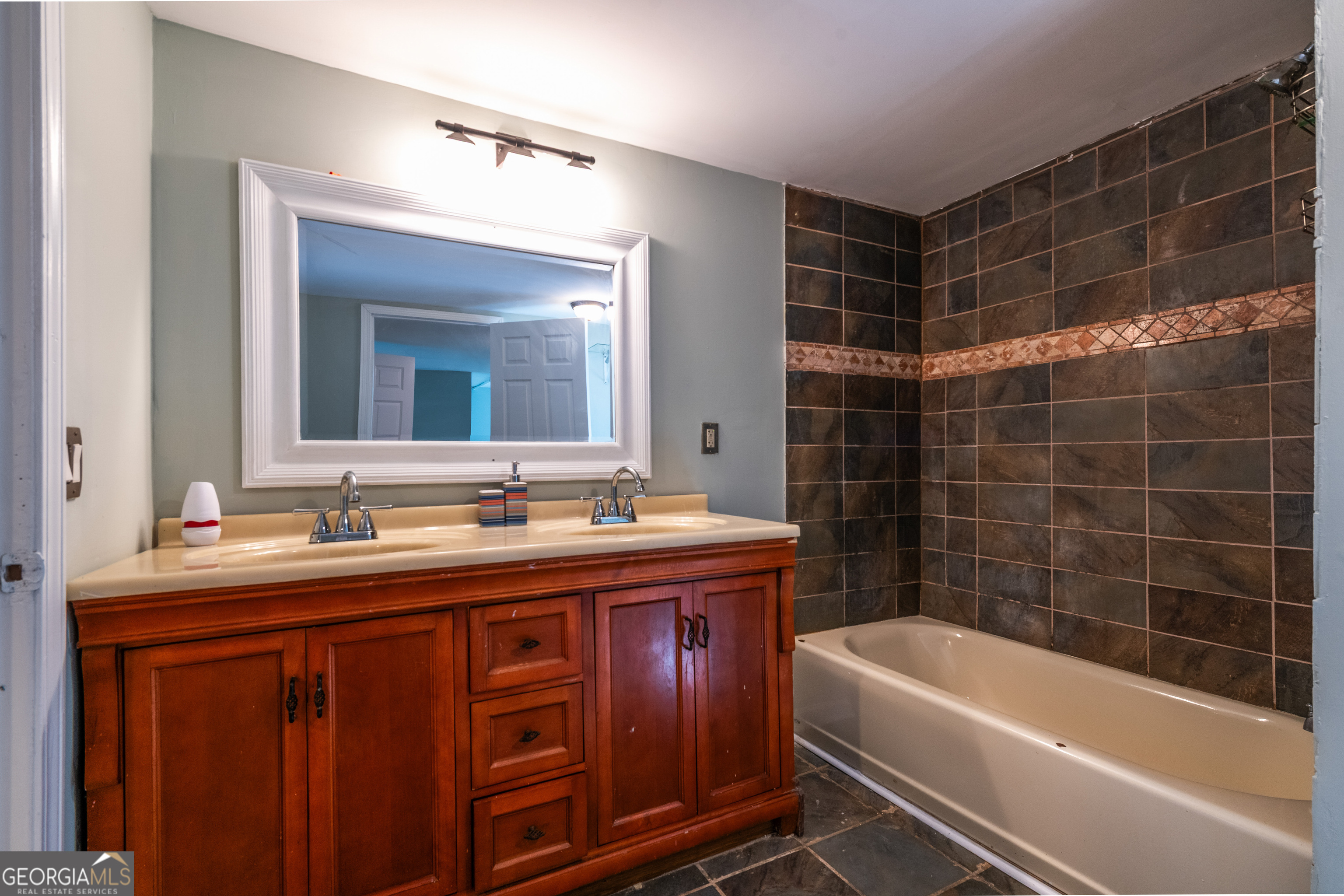 1382 Stoneleigh Way Stone Mountain GA 30088