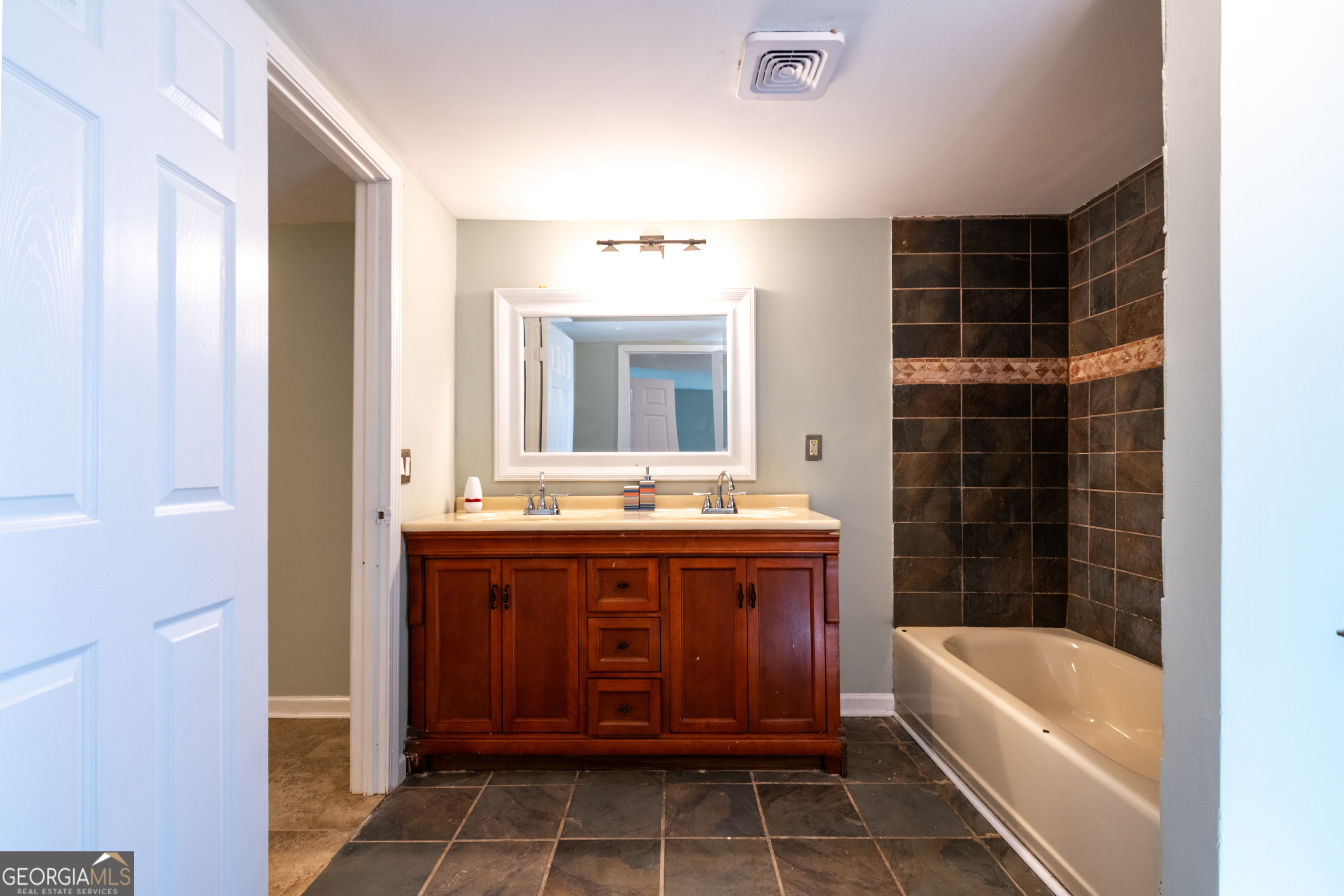 1382 Stoneleigh Way Stone Mountain GA 30088