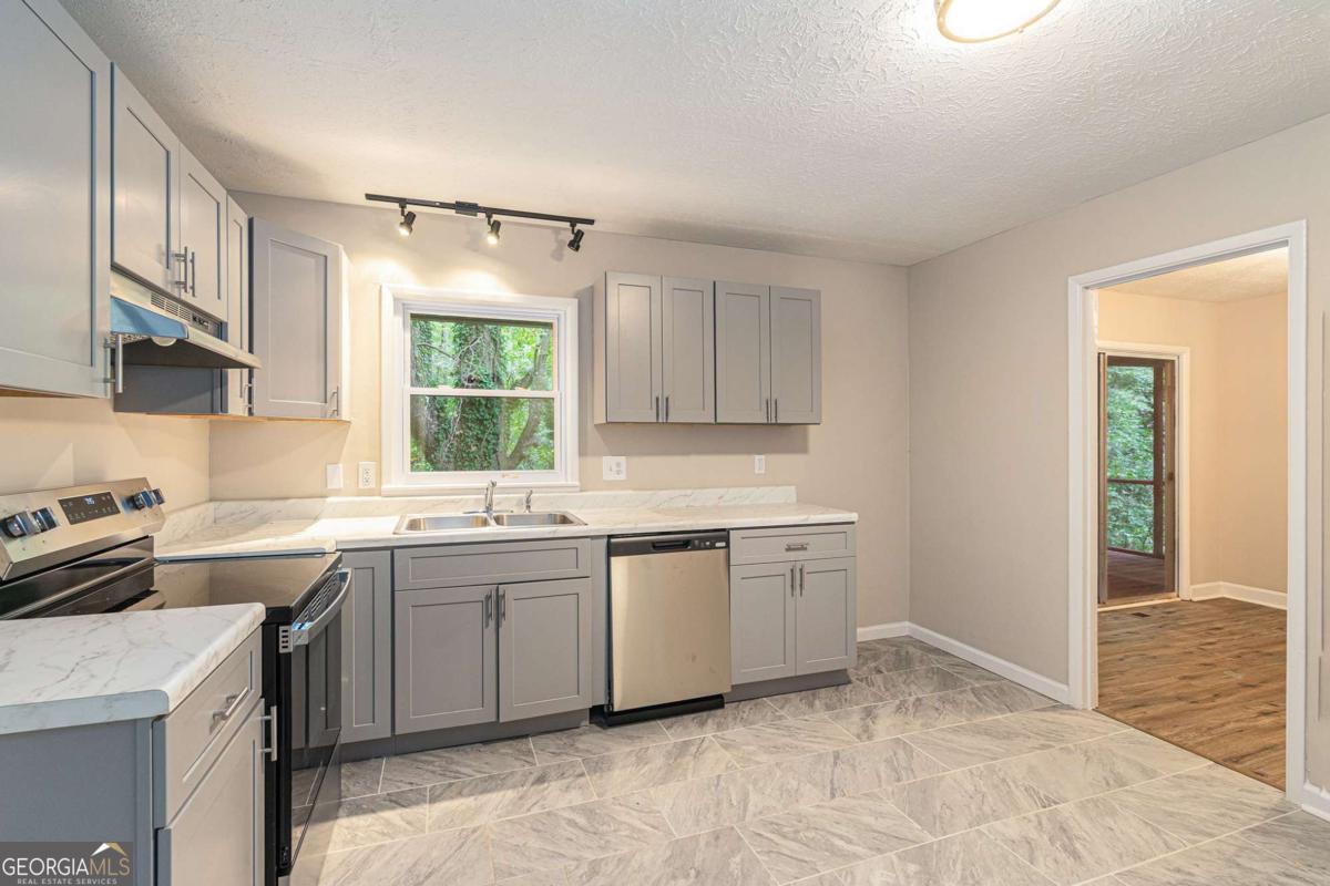 1513 Spruce Ridge Way Stone Mountain GA 30083