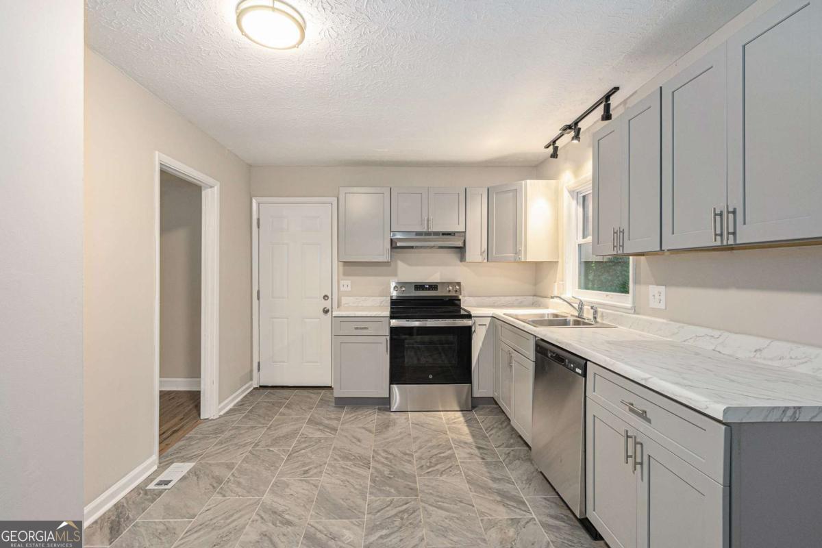 1513 Spruce Ridge Way Stone Mountain GA 30083
