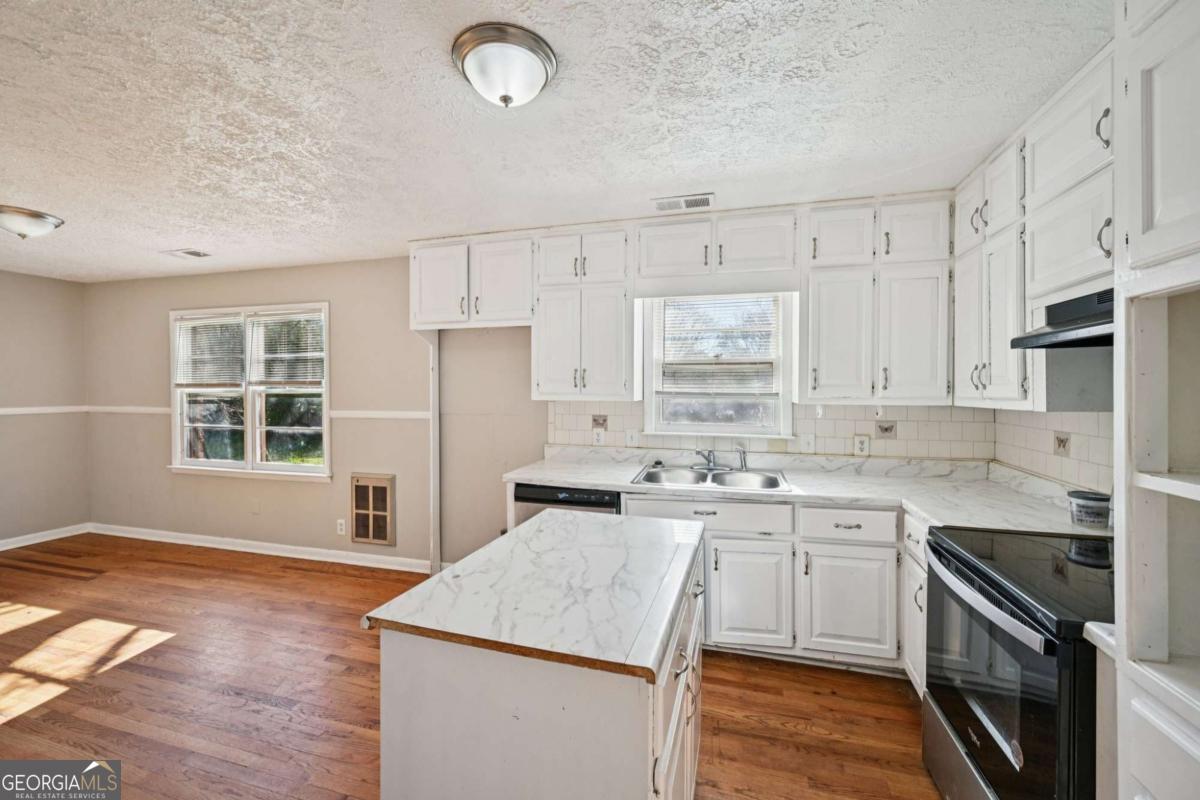 1324 N Hicks Circle NW Conyers GA 30012