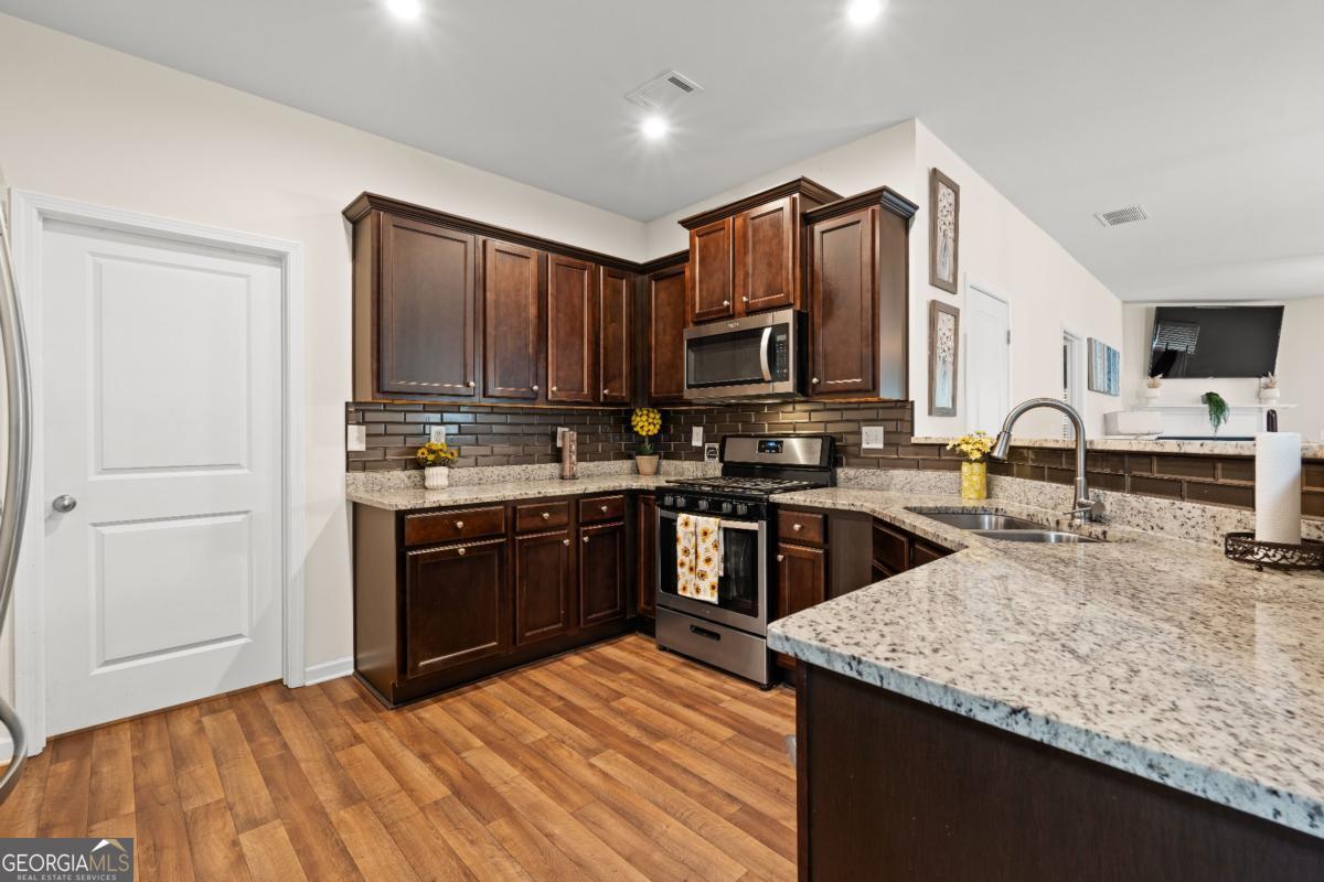 1053 Shadow Glen Drive Fairburn GA 30213