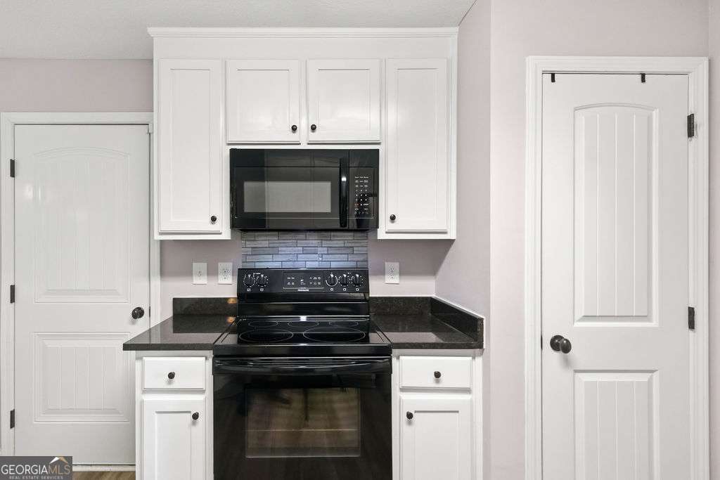 271 Oxmoor No Street Suffix Winterville GA 30683