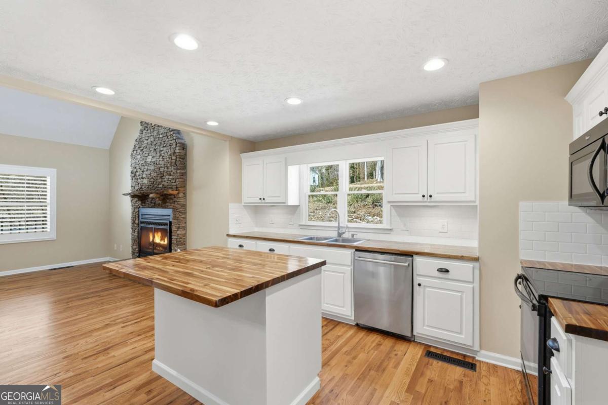 681 Chestatee Point Dawsonville GA 30534