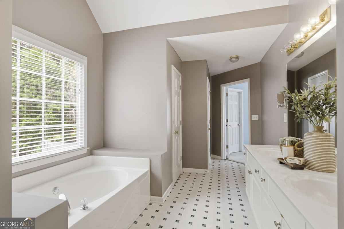 752 Hunters Trace Dallas GA 30157