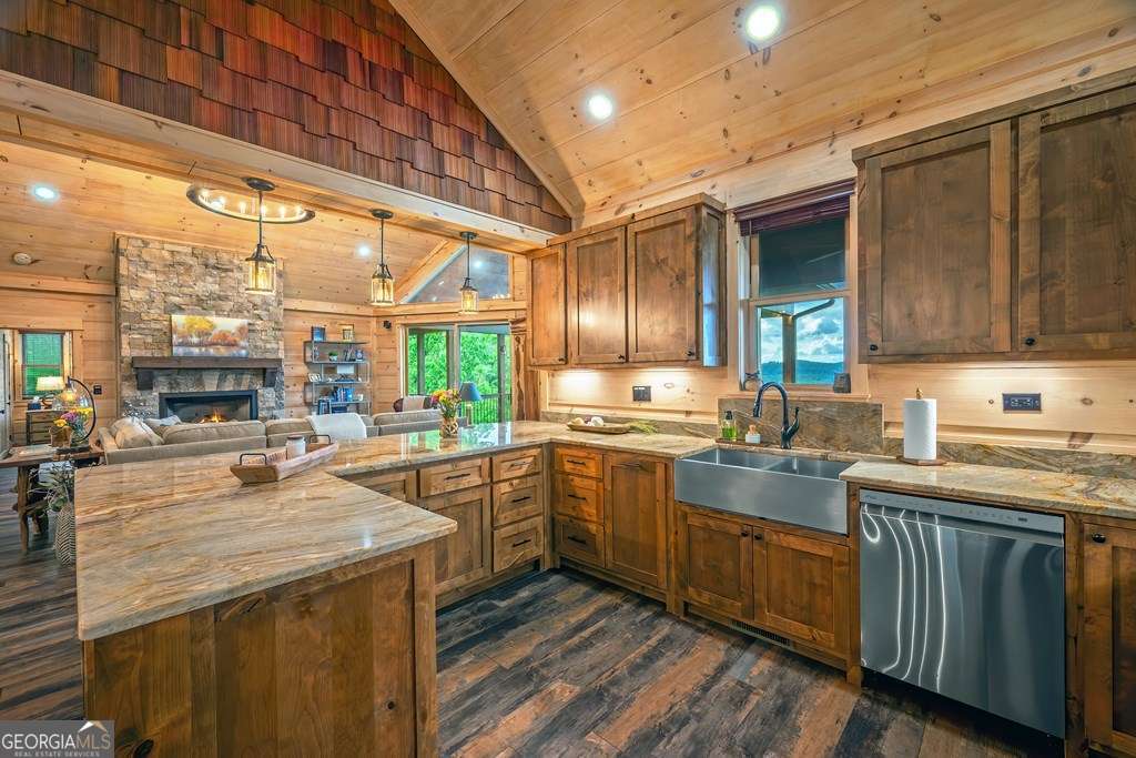 193 Pontoosuc Drive Mineral Bluff GA 30559