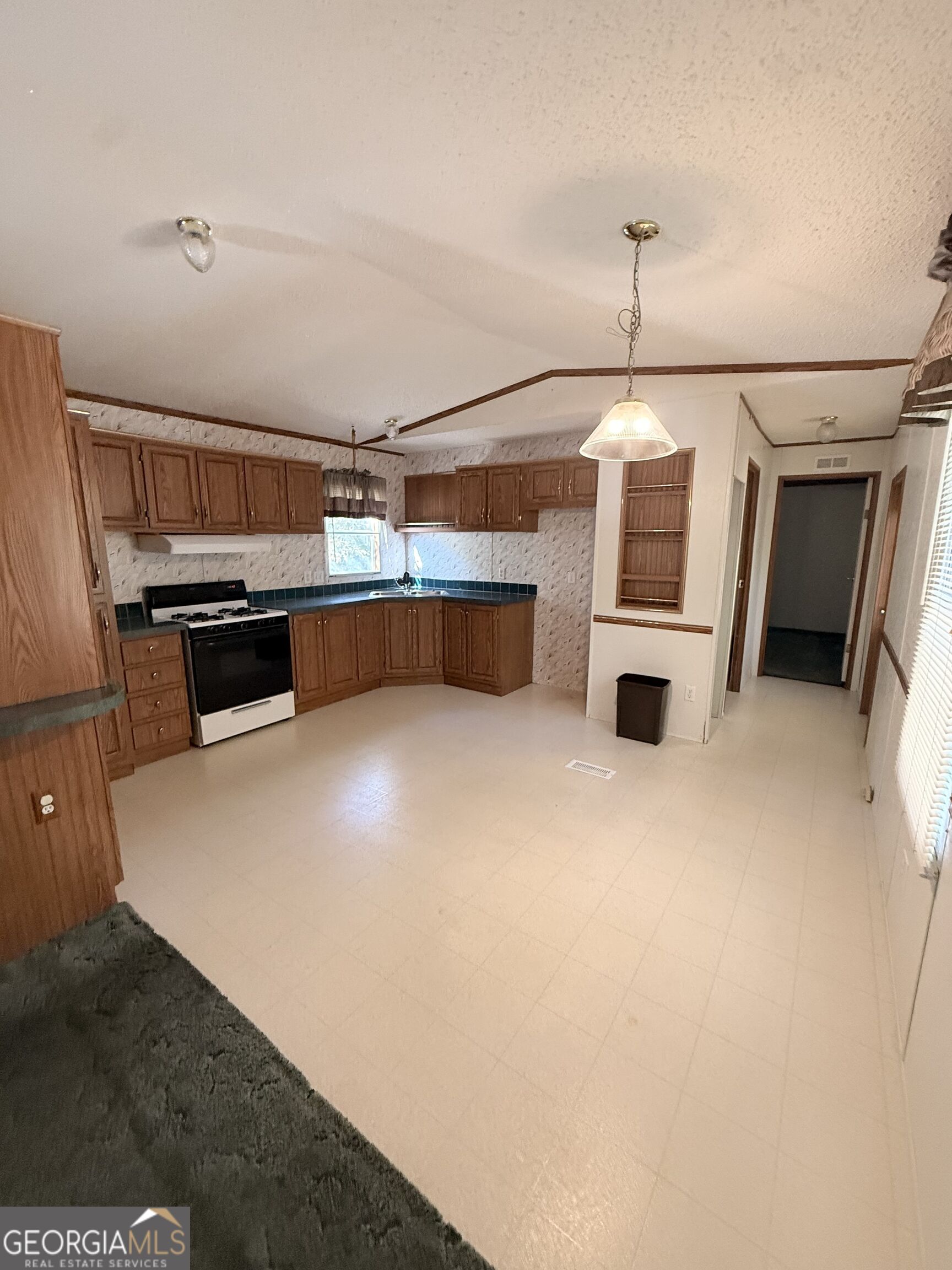 5180 Old Cornelia Highway Lula GA 30554