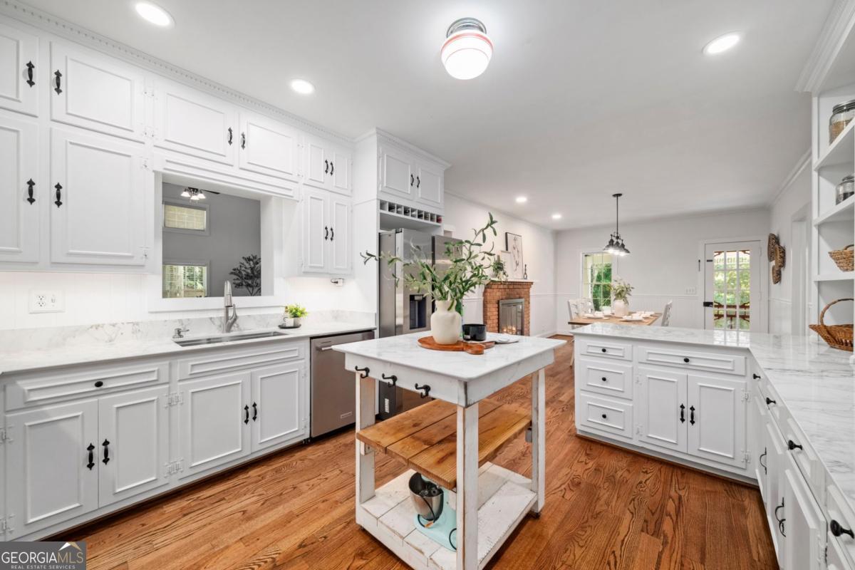 2324 E Cherokee Drive Woodstock GA 30188