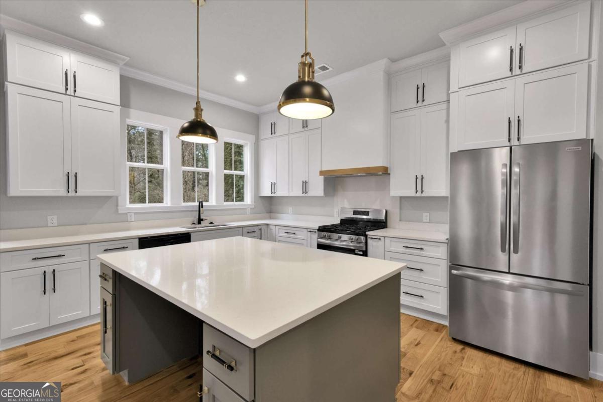 3369 Dodson Drive East Point GA 30344