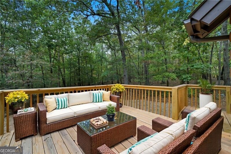 509 E Valley Road NE Rydal GA 30171