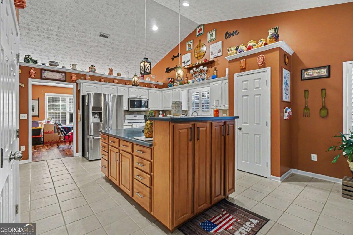 1405 Shiloh Oak Drive Loganville GA 30052