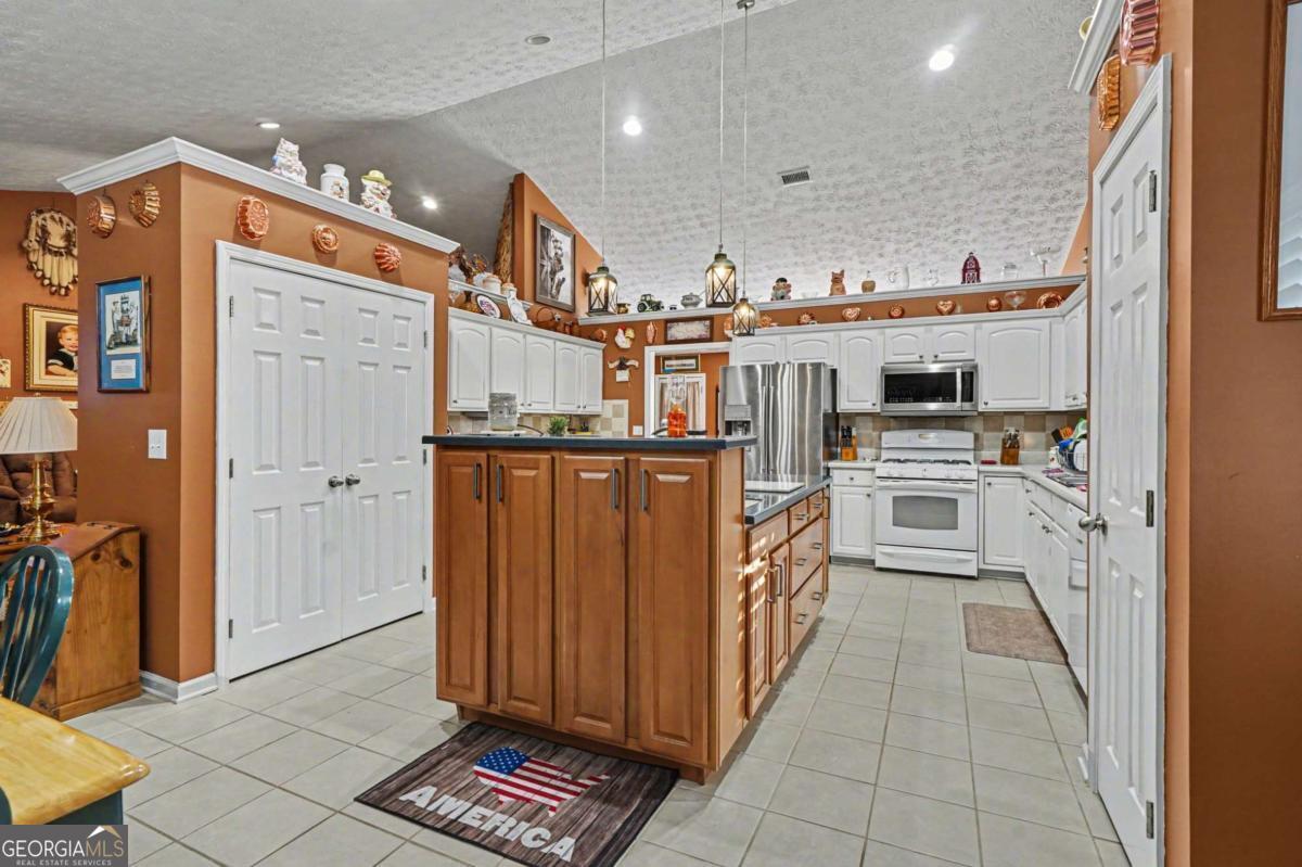 1405 Shiloh Oak Drive Loganville GA 30052
