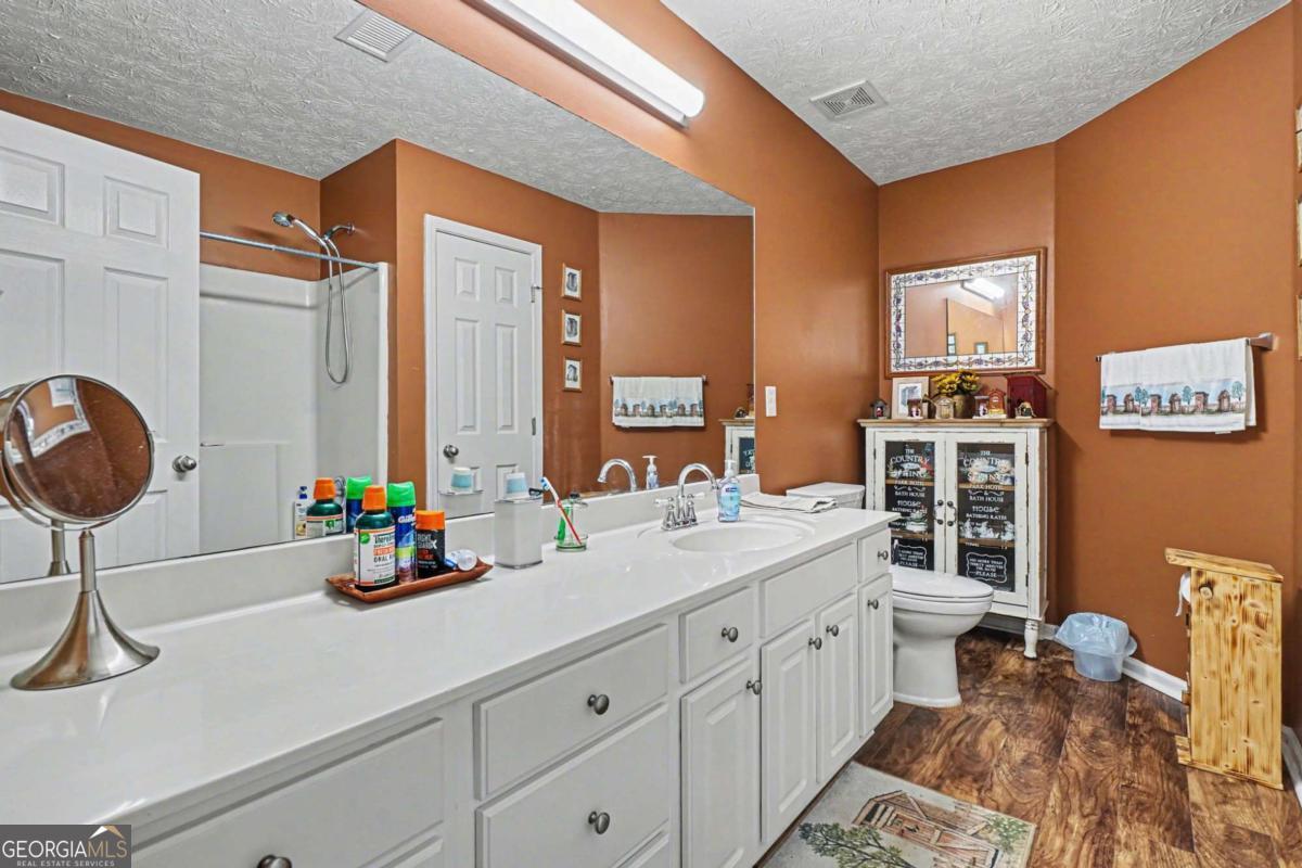 1405 Shiloh Oak Drive Loganville GA 30052