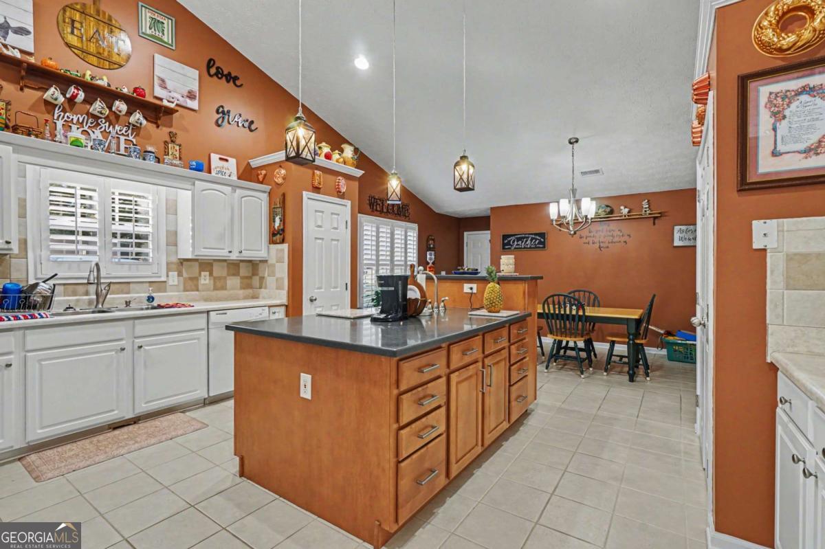 1405 Shiloh Oak Drive Loganville GA 30052