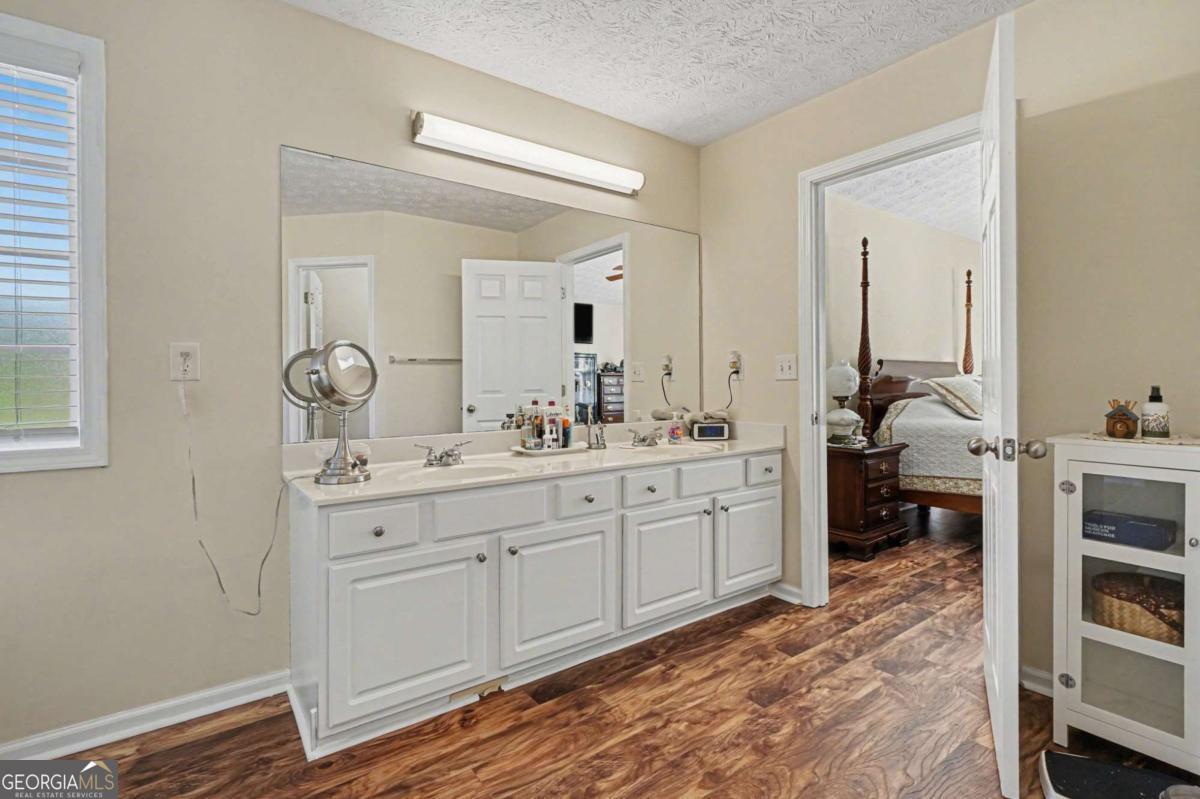 1405 Shiloh Oak Drive Loganville GA 30052