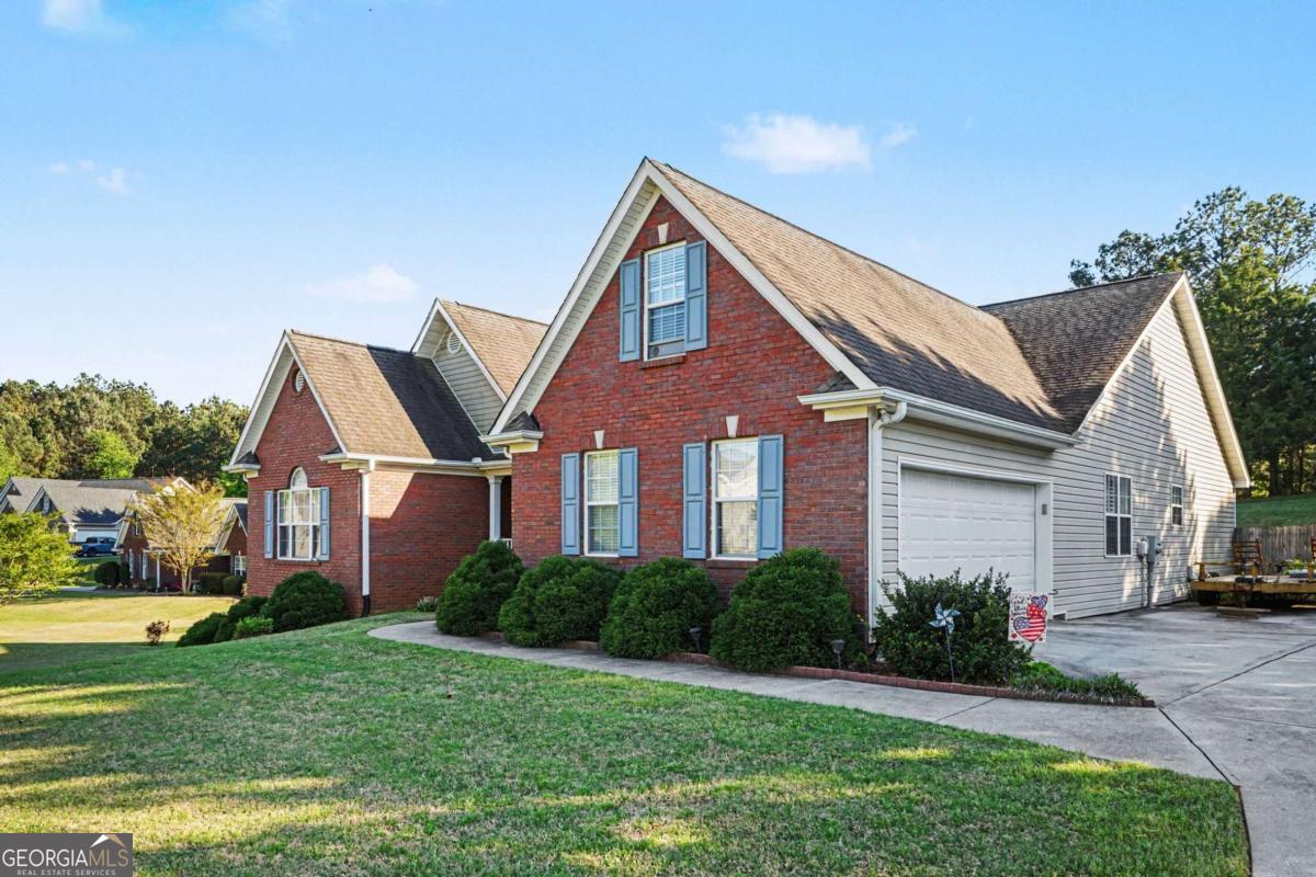 1405 Shiloh Oak Drive Loganville GA 30052