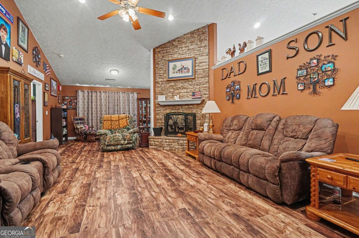 1405 Shiloh Oak Drive Loganville GA 30052
