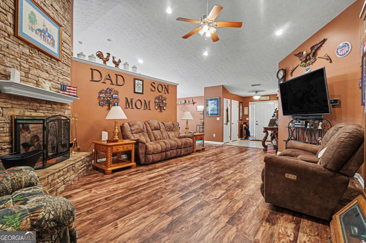 1405 Shiloh Oak Drive Loganville GA 30052