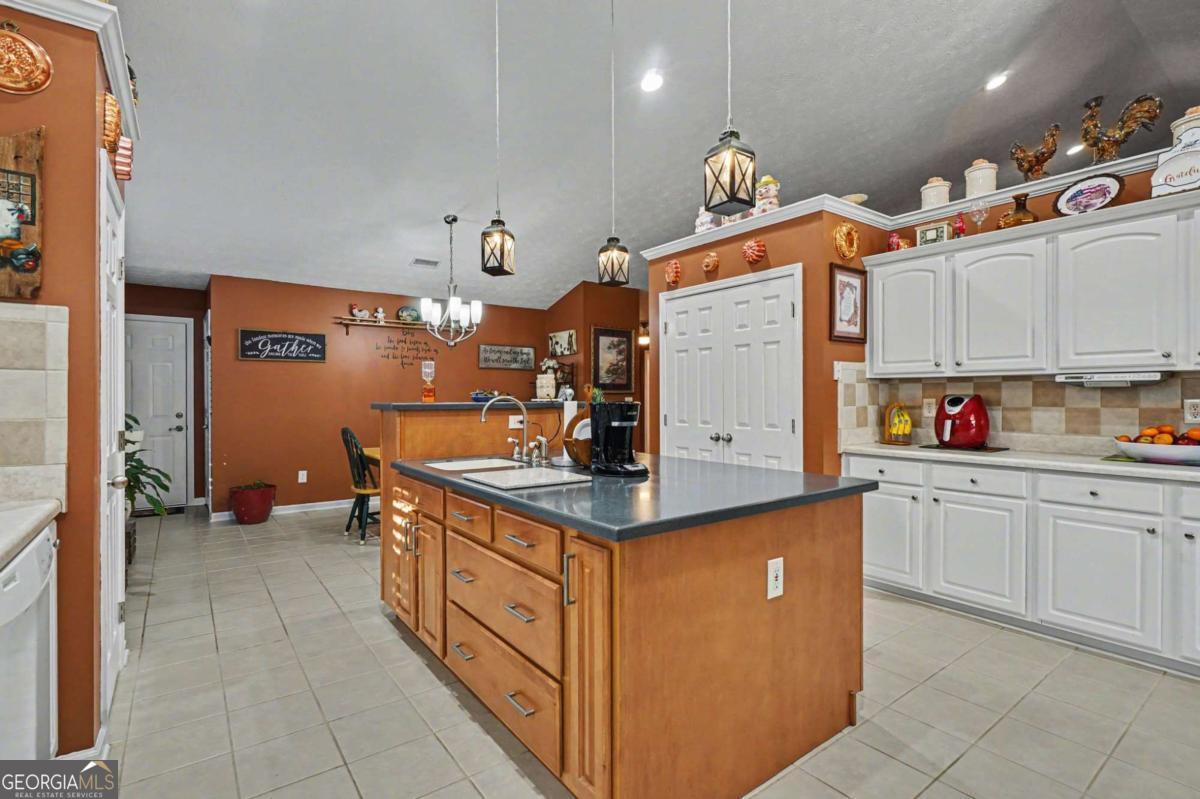1405 Shiloh Oak Drive Loganville GA 30052