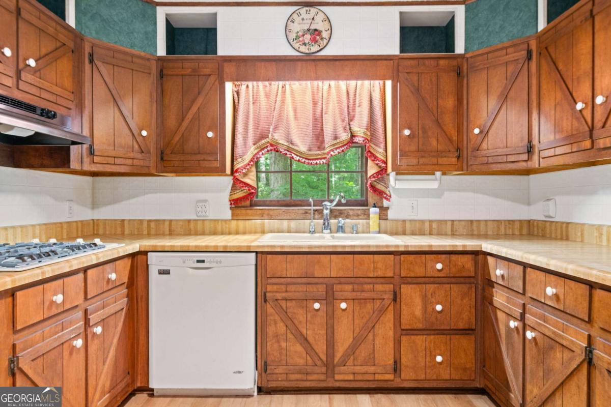 1996 Thomas Road Canton GA 30115