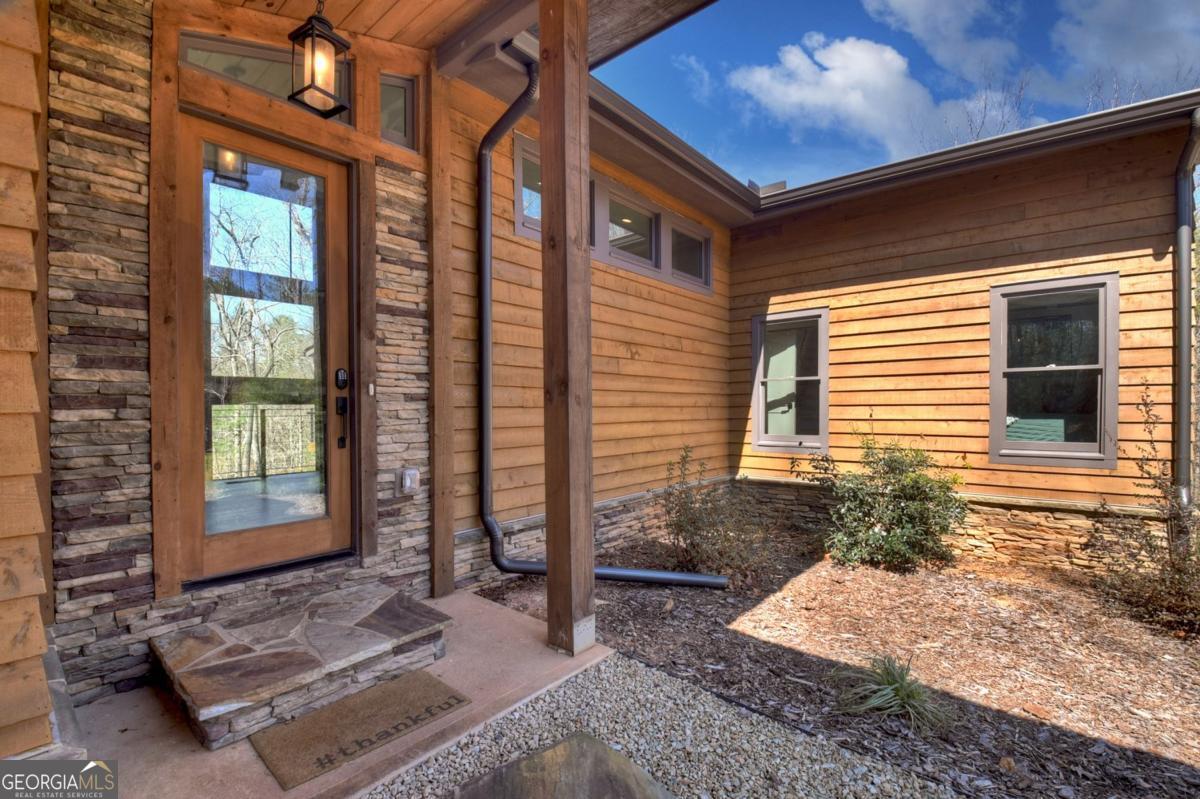 466 E Watersong Bluff Ellijay GA 30540