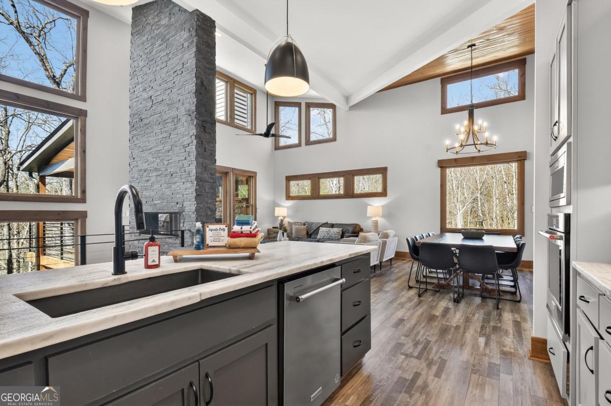 466 E Watersong Bluff Ellijay GA 30540