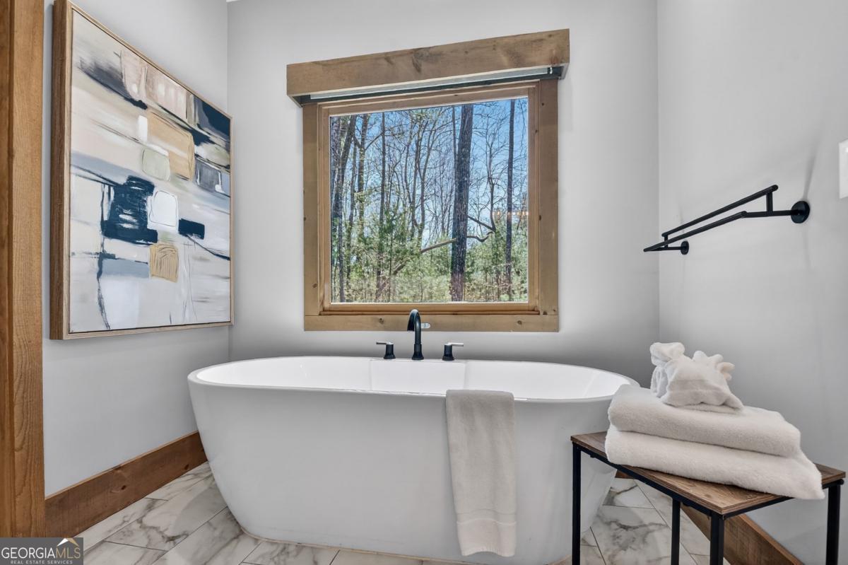 466 E Watersong Bluff Ellijay GA 30540