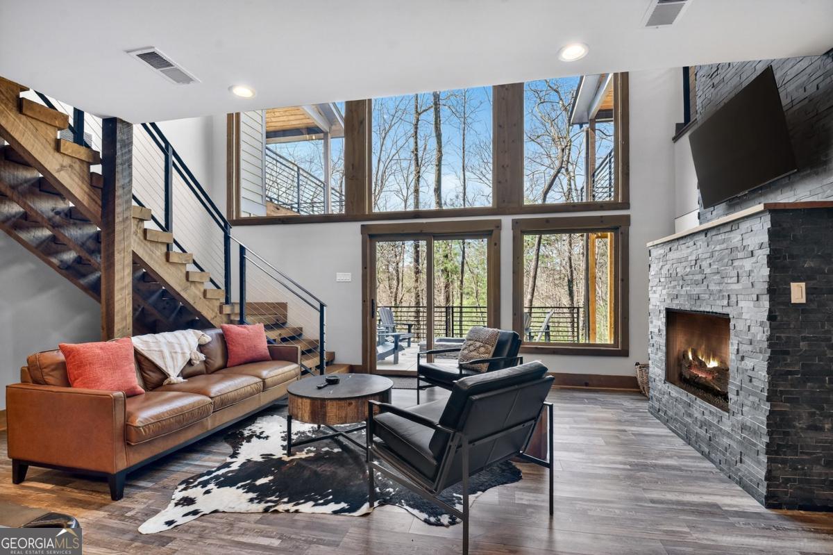466 E Watersong Bluff Ellijay GA 30540