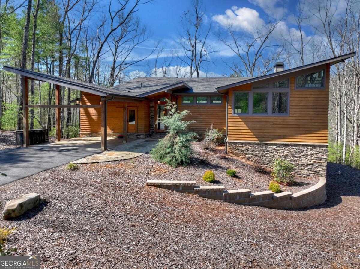 466 E Watersong Bluff Ellijay GA 30540